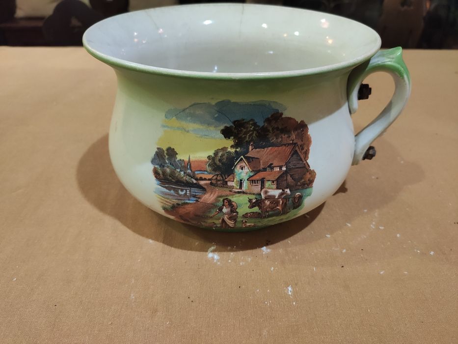 Pequeno penico em loiça