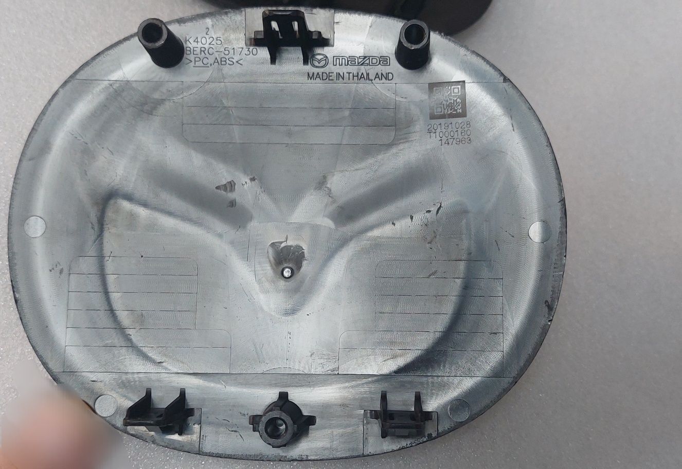 Емблема для Mazda CX5, 3,CX30 решітки радіатора BERC 51730,TK7951730