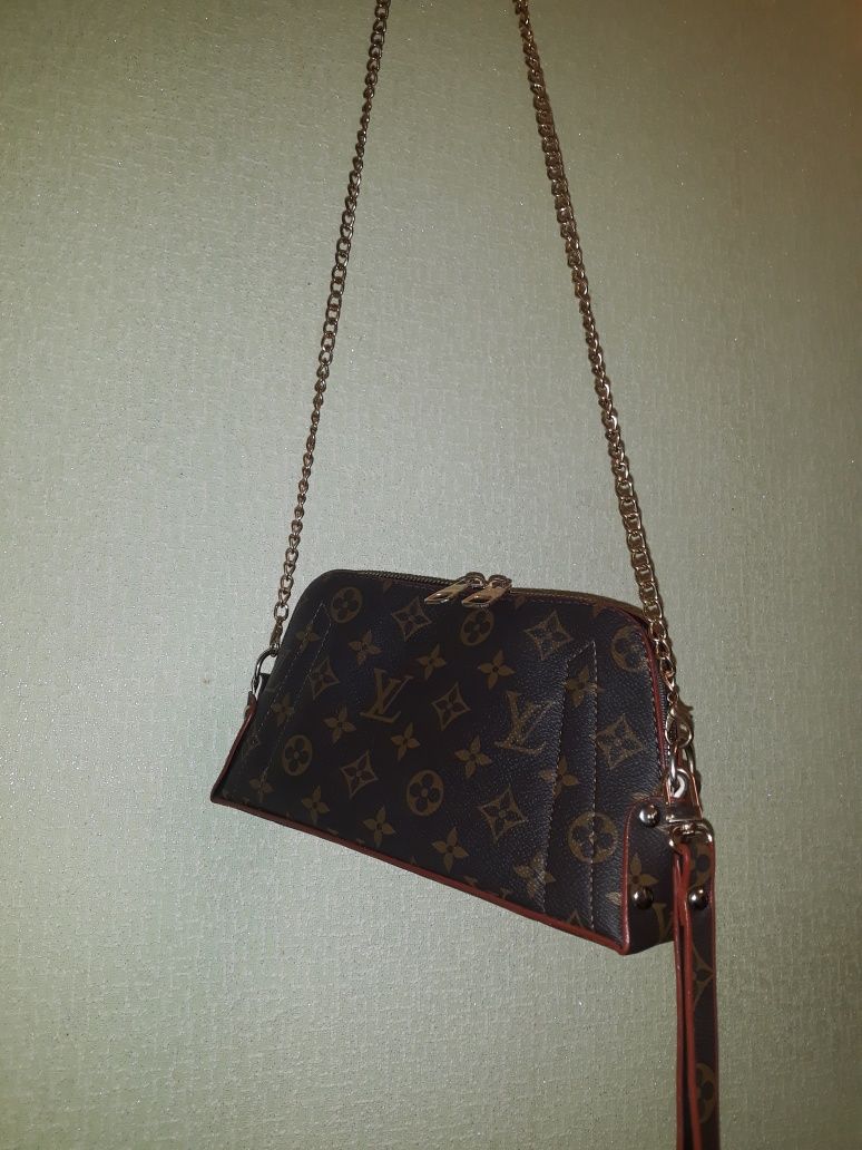 LOUIS    Vuitton