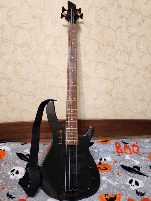 Бас гитара + чехол + ремень parksons