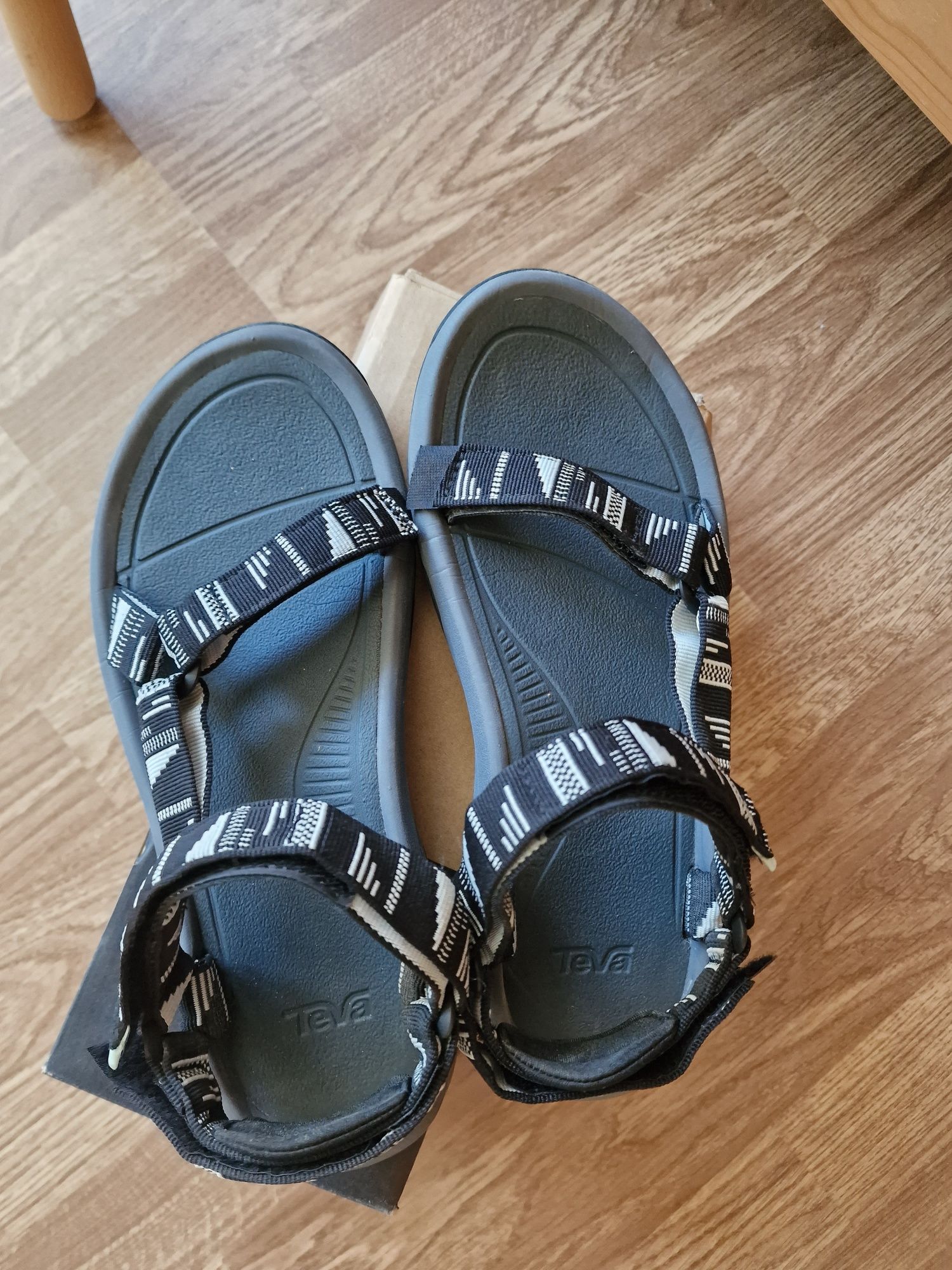 Sandalias TEVA novas