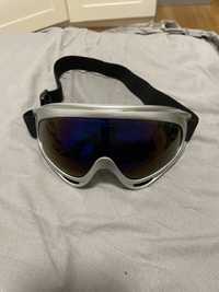 Óculos para fazer ski ou snowboard na neve