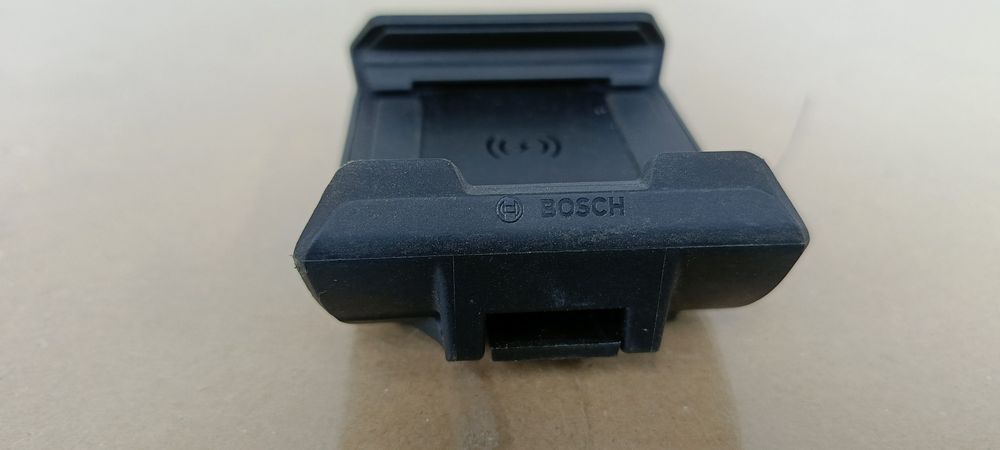 Uchwyt. Podstawka Bosch Do Smartfona z ładowarką indukcyjną.