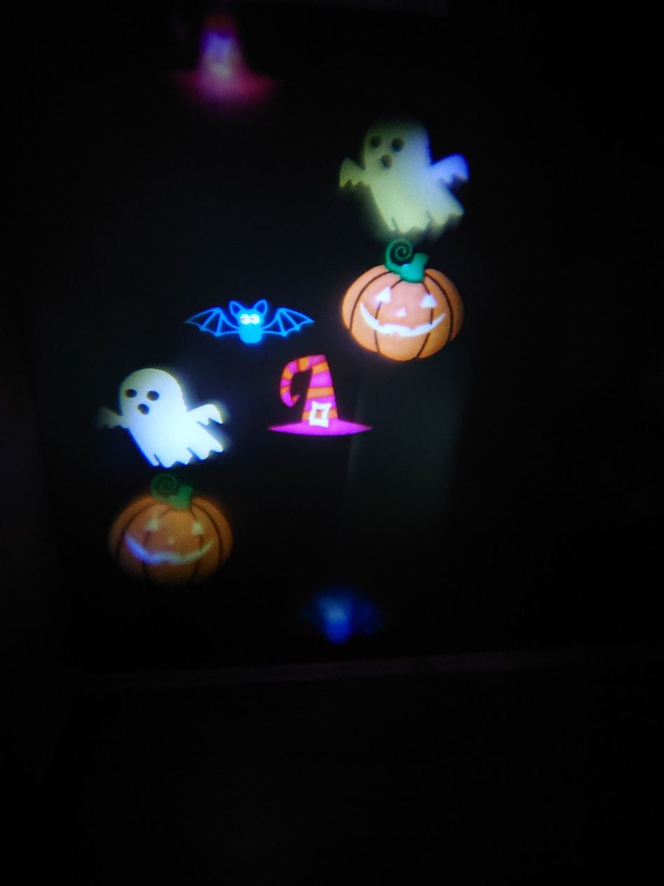 Projektor na Halloween na statywie latarka LED Duchy Dynie Czarownica