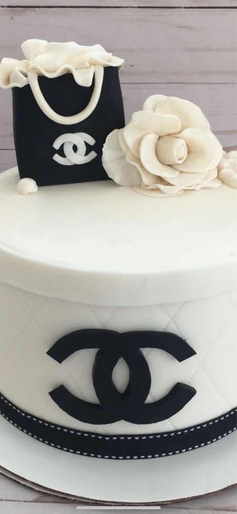 Torebka Chanel- ozdoba na tort