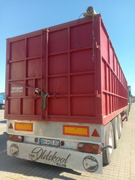 Напівпричіп зерновоз в доброму стані.