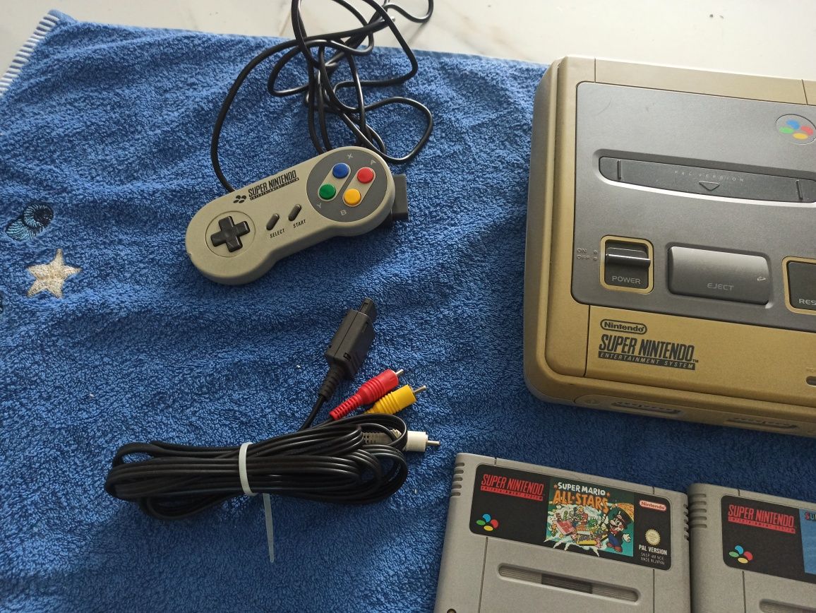 Super Nintendo Snes + 2 Gry Mario