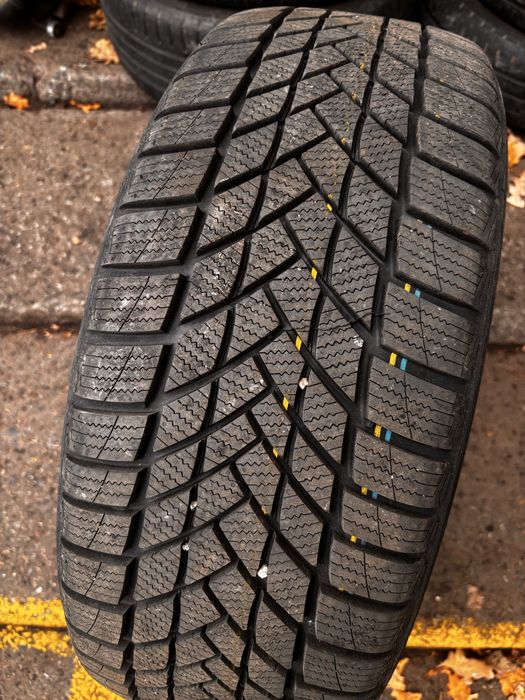 Зимові шини Matador MP93 Nordicca 225/45 R19