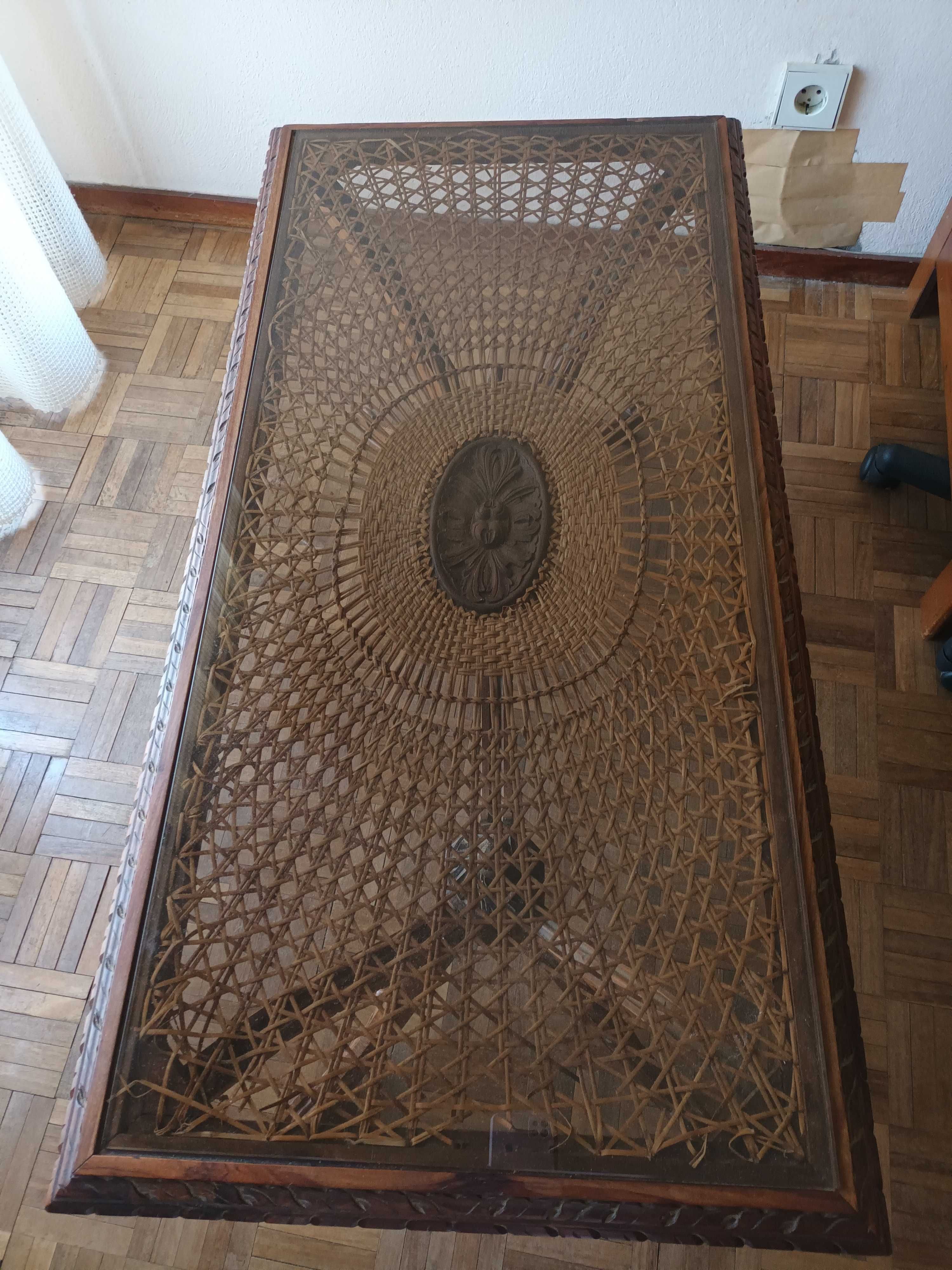 Mesa de sala de vizitas