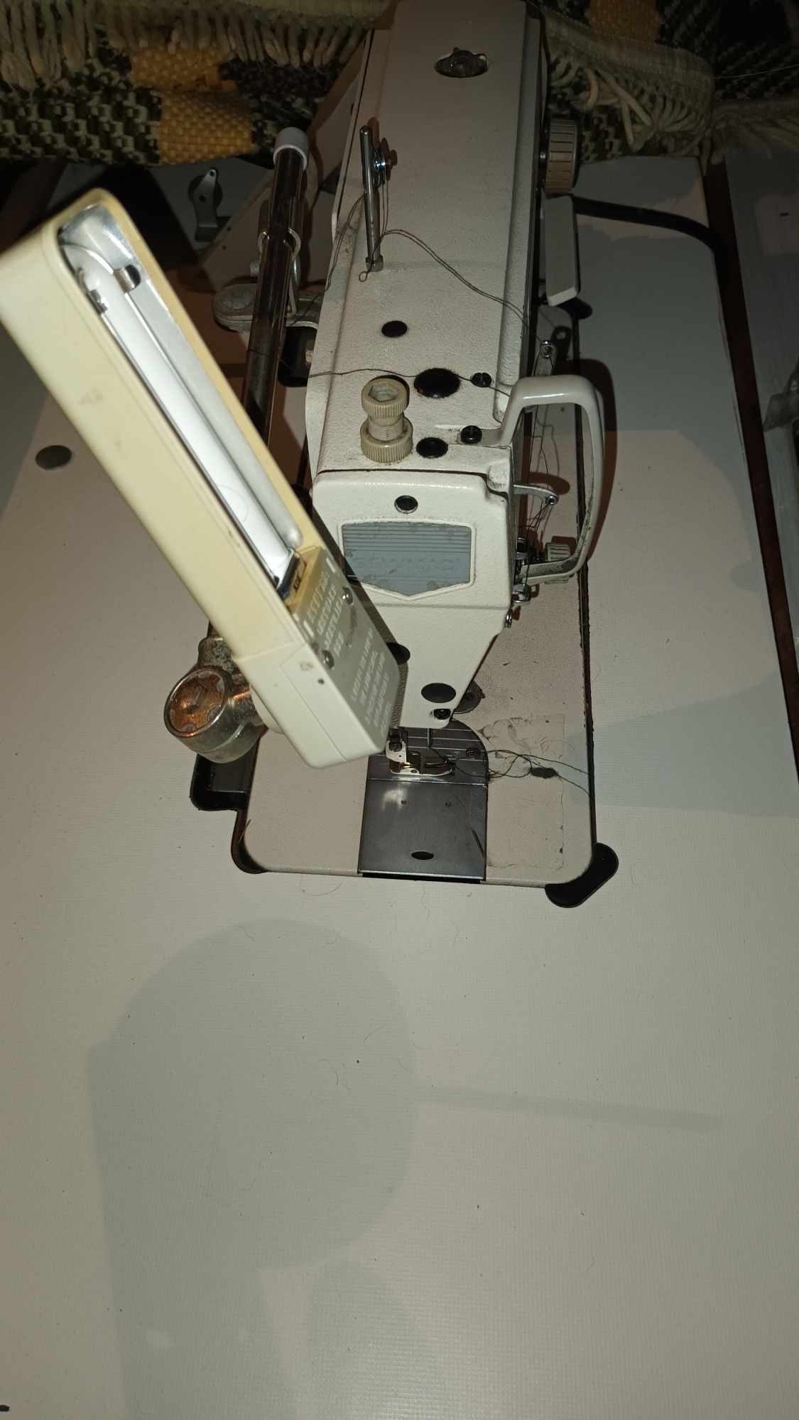 Máquina de costura industrial