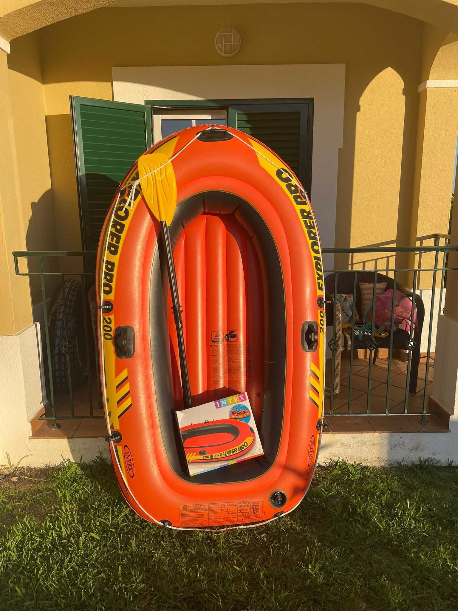 Barco insuflável em vinil - INTEX EXPLORER PRO 200 + REMOS