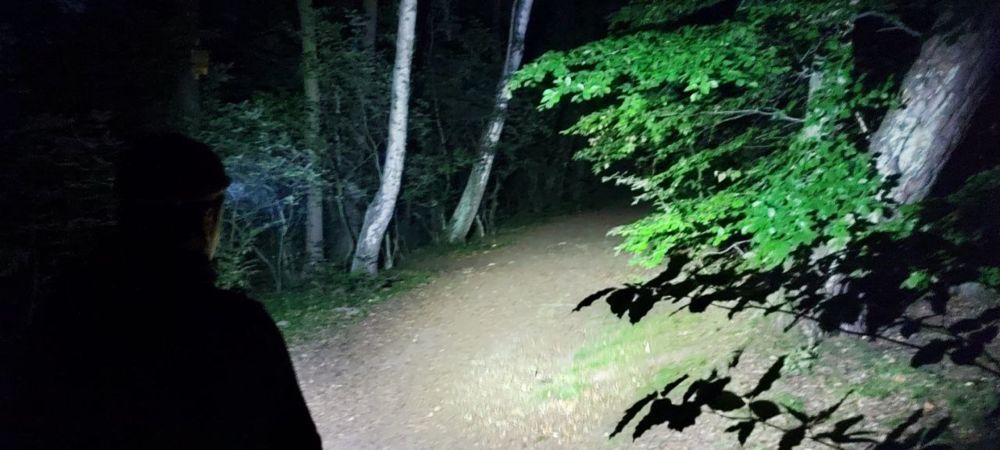 Mocna latarka czołowa, czołówka, szperacz sst40