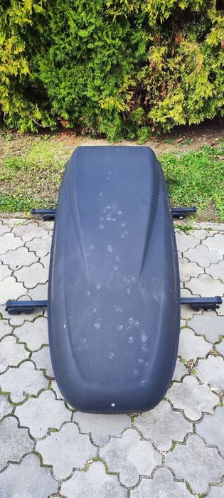 Box dachowy z bagażnikiem 480L – włoski, solidny, gotowy do drogi!