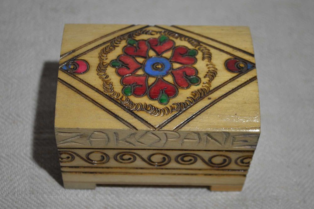 szkatułka drewniana pudelko prl 10x7x6,5
