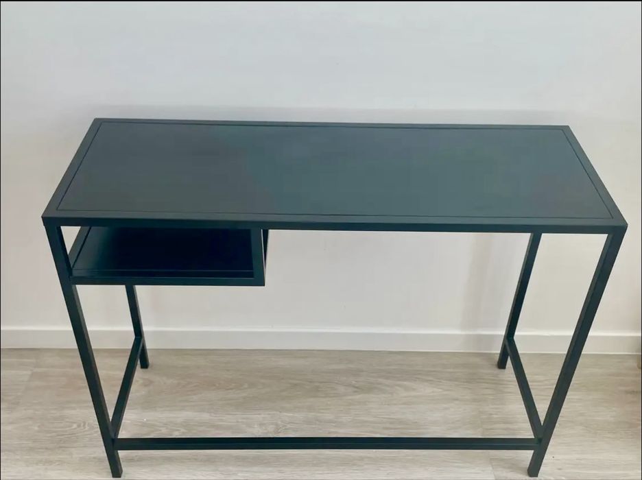 Secretária preta em ferro, nova