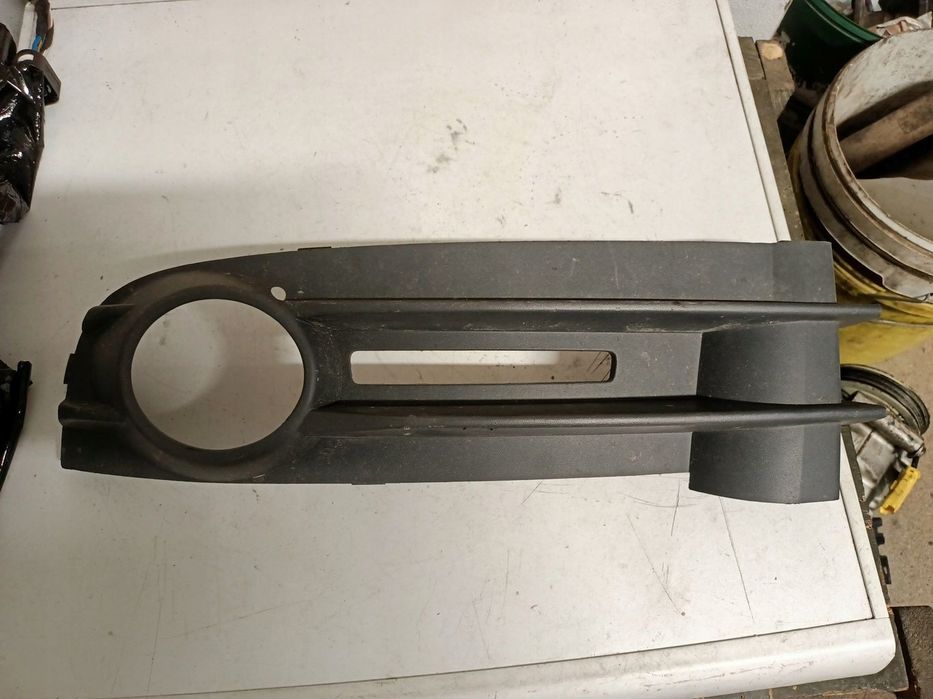 KRATKA ZDERZAK LEWA VW CADDY III 2K0853683A