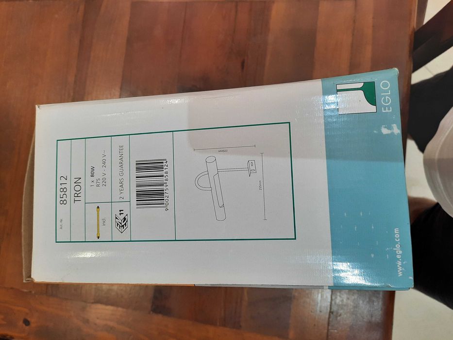 Aplique cromado novo