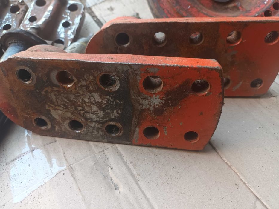 Поворотний кулак т 25