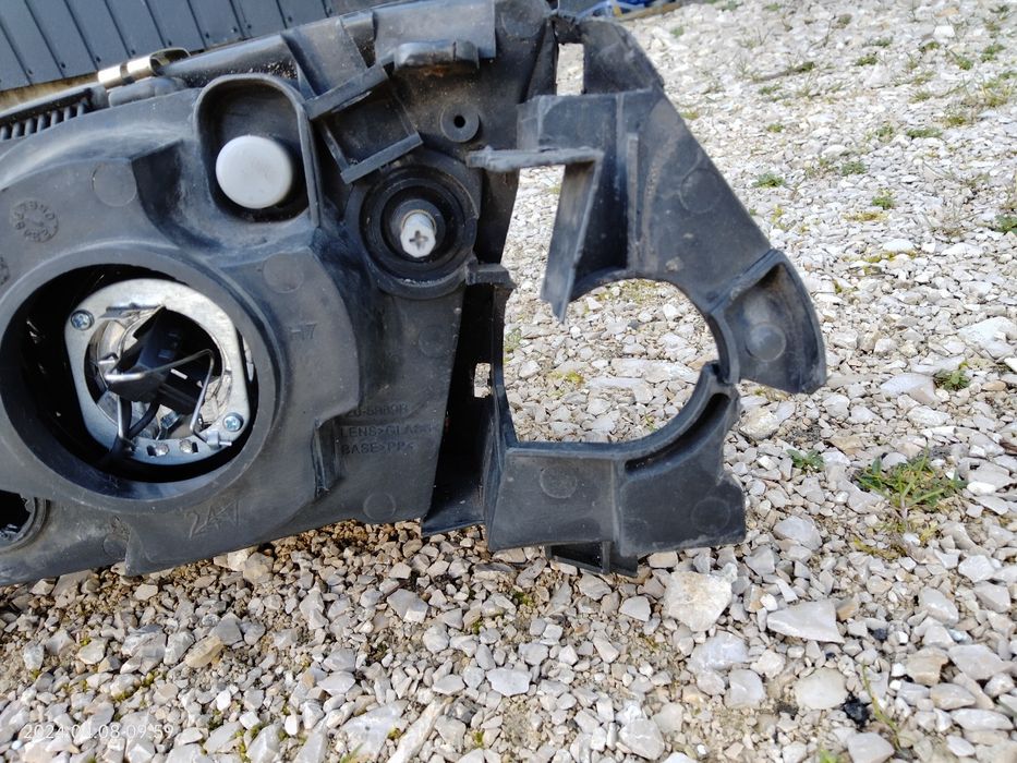 Lampa przednia prawa nissan almera N16