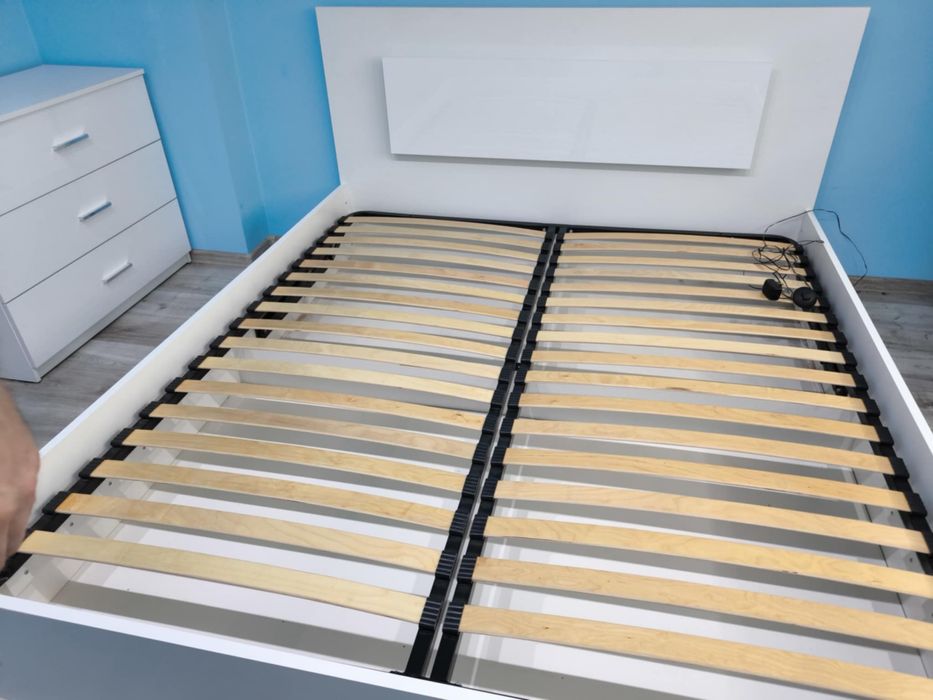 Łóżko z podświetleniem LED + komoda