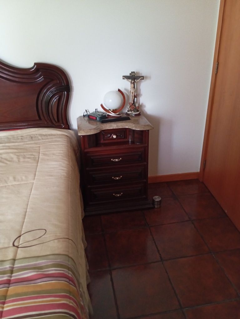 Vendo mobília completa.