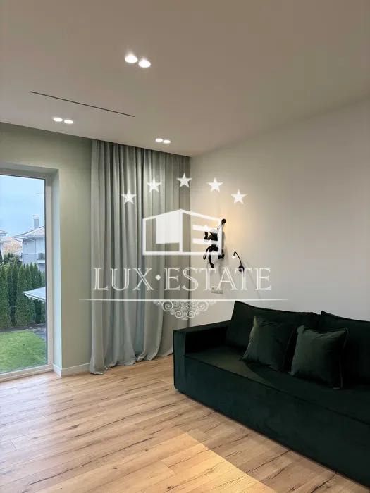 Аренда современного дома с бассейном в КГ «Золоче Прованс»