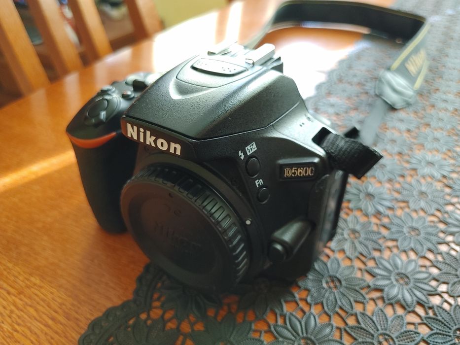 Aparat Lustrzanka Cyfrowa NIKON D5600 WIFI BLUETOOTH stan. Bdb.