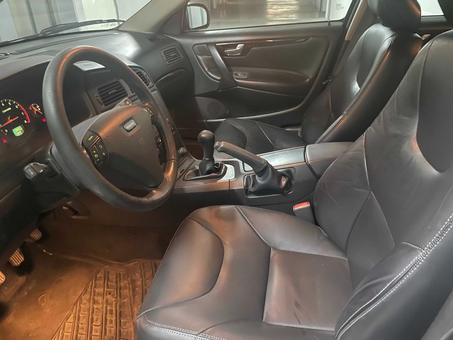 Volvo S60 D 2.0 2001 • Manual • Fiável e Confortável • Pintura Recente