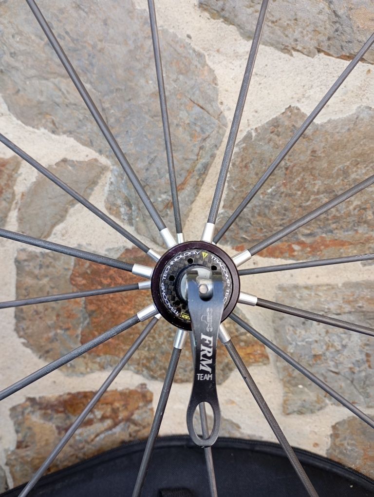 Rodas Mavic R-SYS Raios em Carbono
