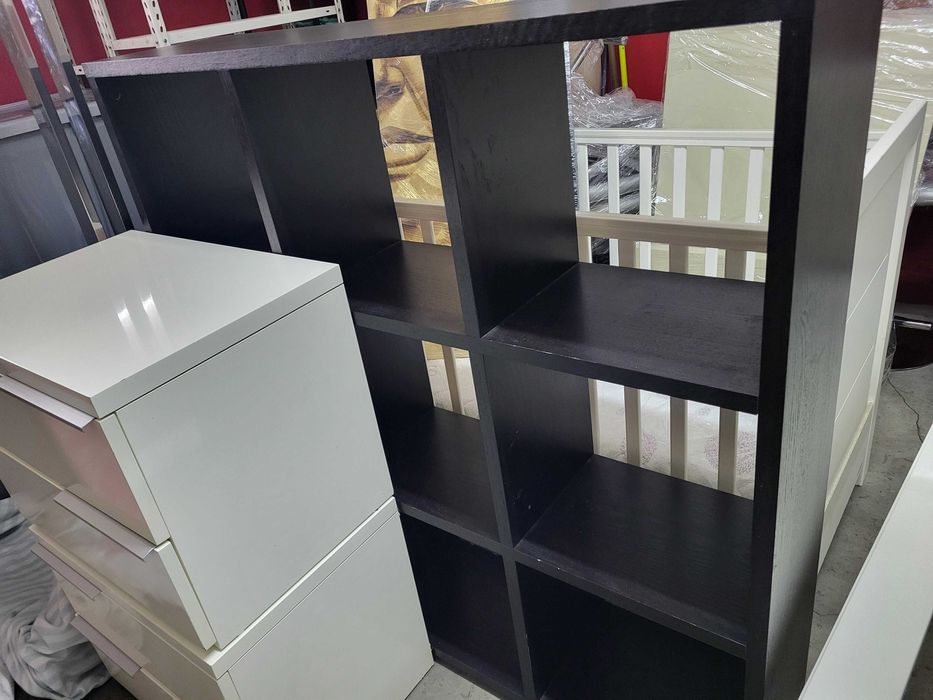 Móvel preto arrumação