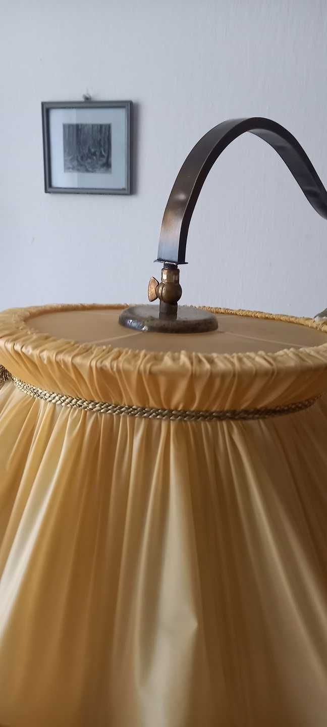 Drewniana lampa podłogowa z abażurem - ruchome ramię