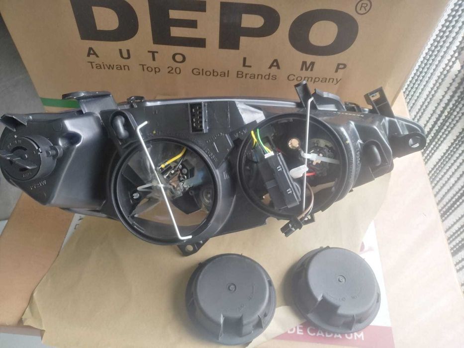 Farol Esquerdo Peugeot 307 de 2001 Novo