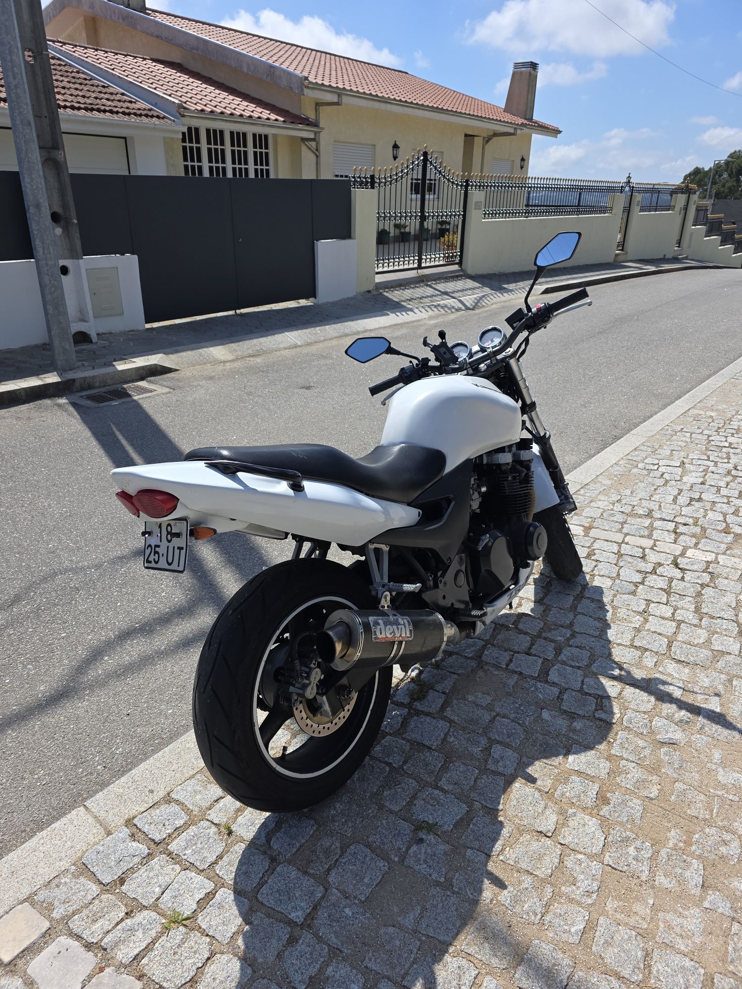 Kawasaki  ZR750F