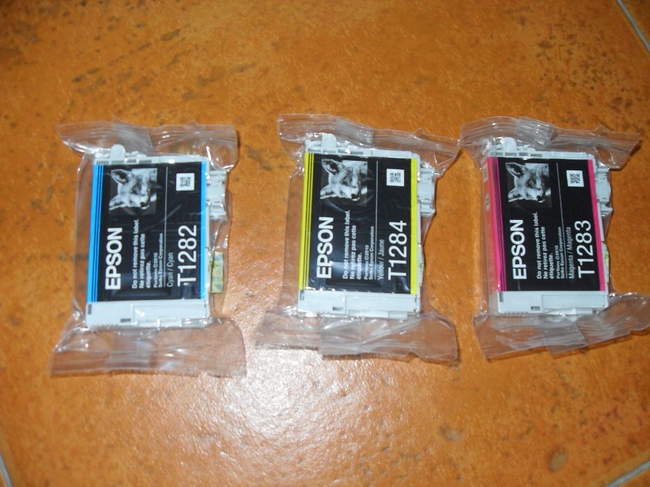 Vende-se 3 tinteiros(T1282/T1283/T1284) para a impressora epson