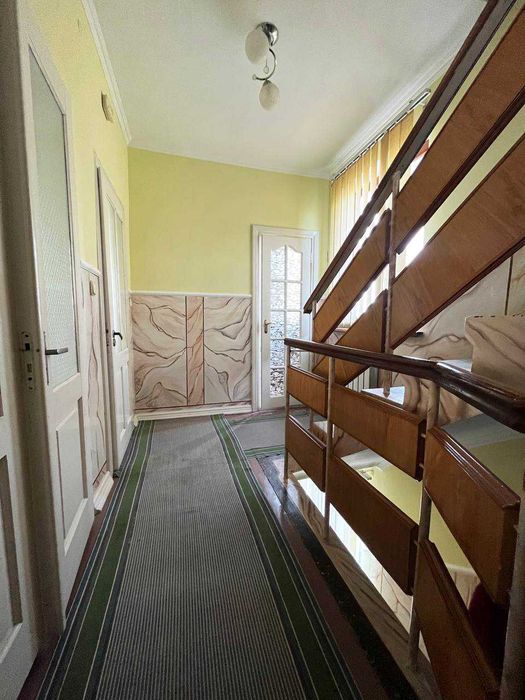 Продам великий будинок, Угорники