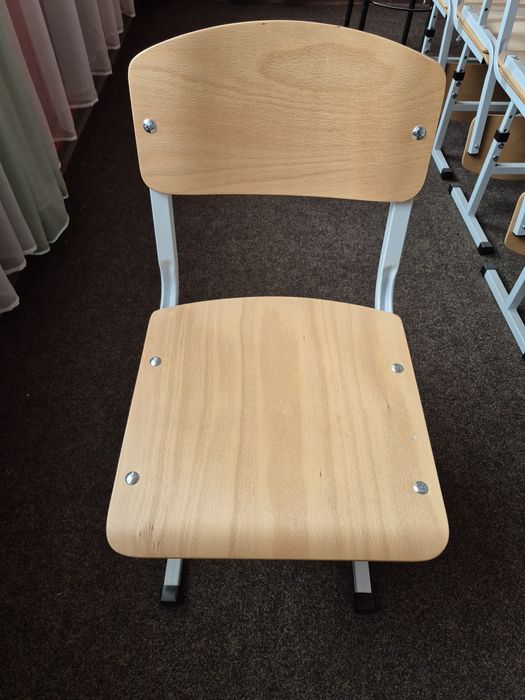 Продам нові учнівські стільці.