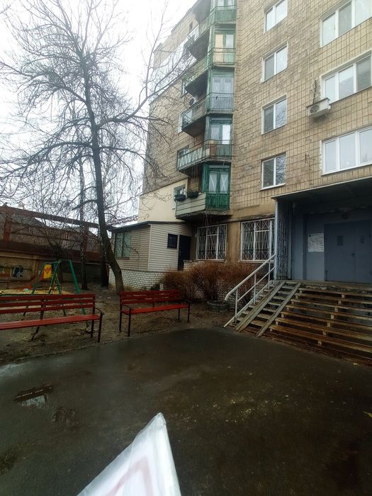 Продам МЕГАДЁШАВАЯ гостинку метро ЮЖД 10-ь минут...