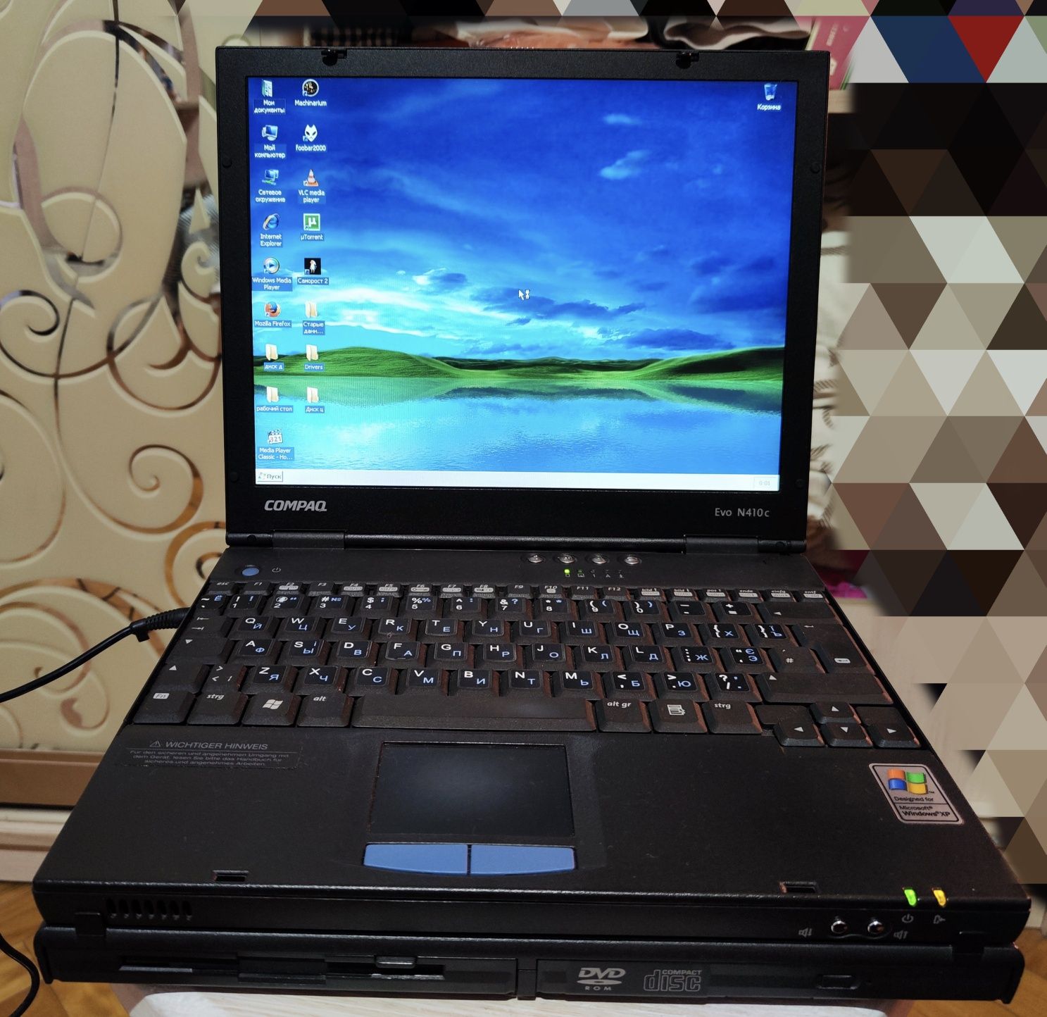 Ноутбук COMPAQ Evo N410c  (2003р.)+ док-станція з DVD та Flopy.