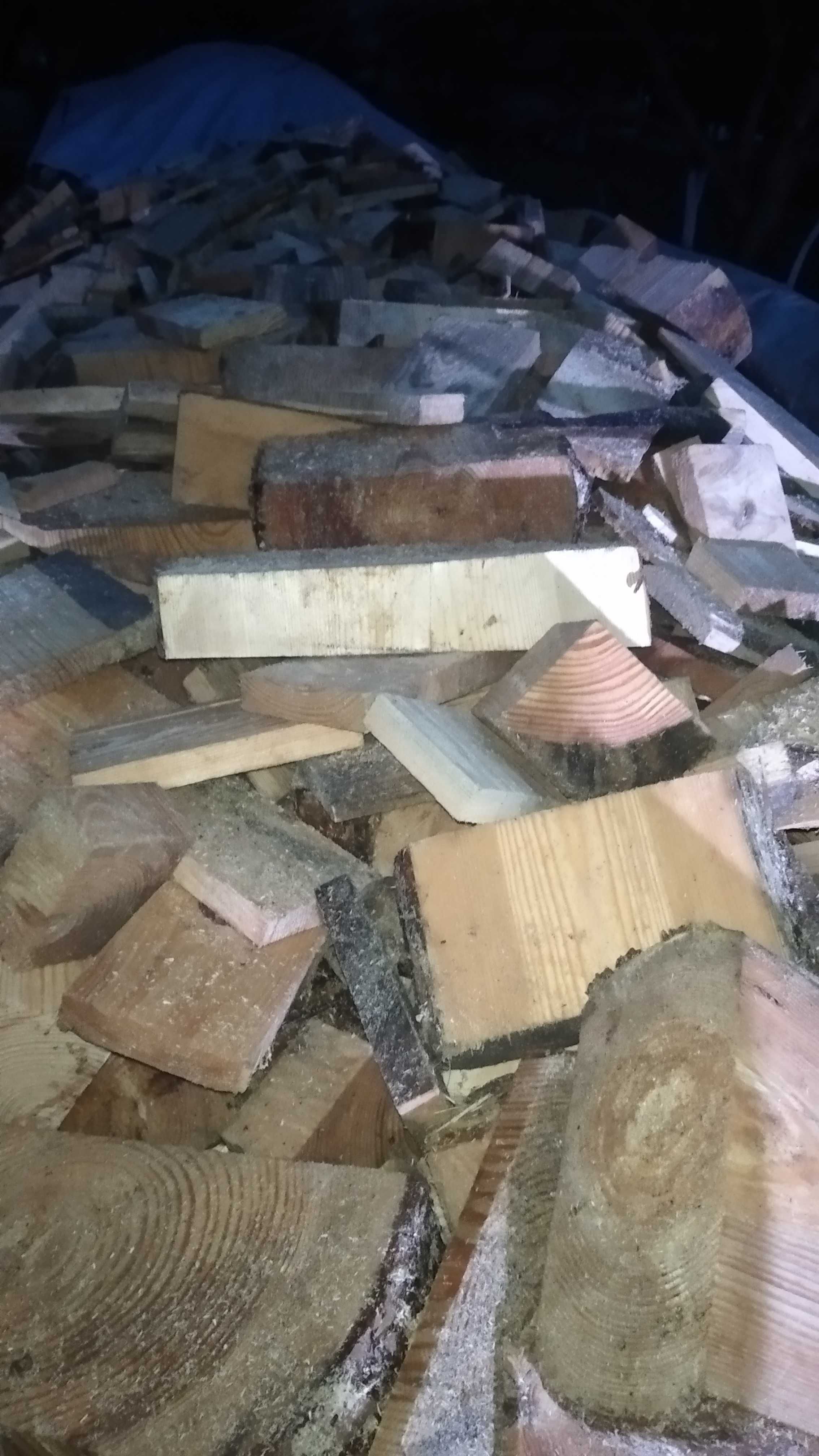 drewno sosnowe zrzyny kawałki na opał- gotowe do pieca