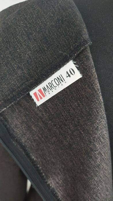 Sukienka z błyszczącą nitką