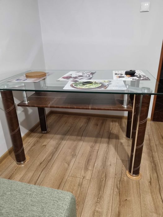 Szklany stół +4 krzesła