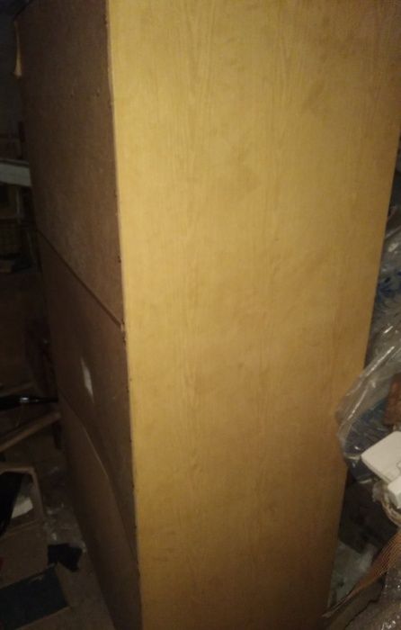 Віддам шафу, зняті дверці, треба прикріпити назад