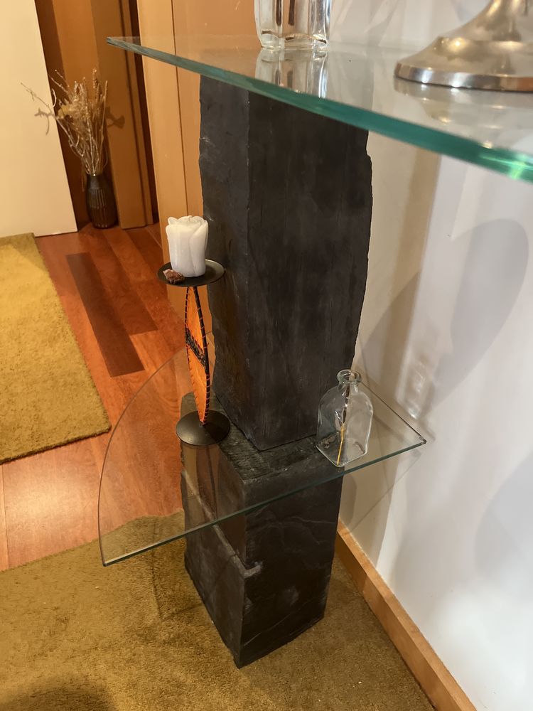 Mesa  vidro com 4 coluna de ardósia