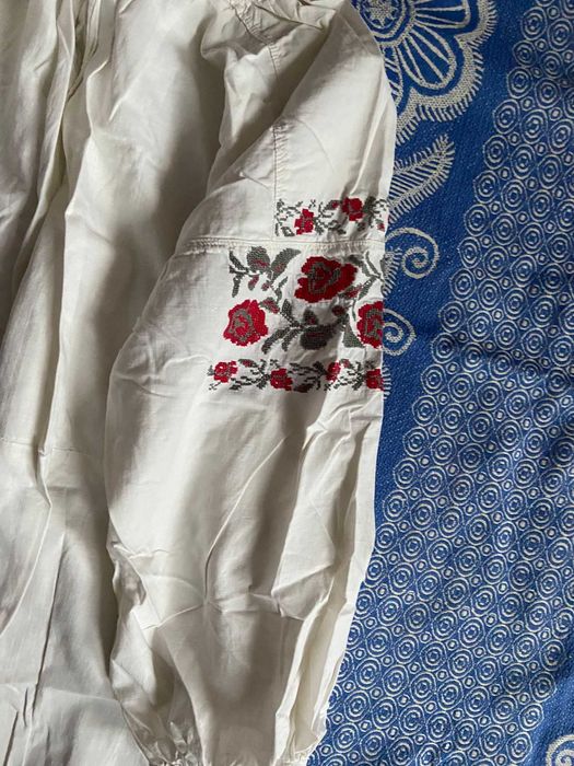 Стародавня вишивана сорочка хрестиком