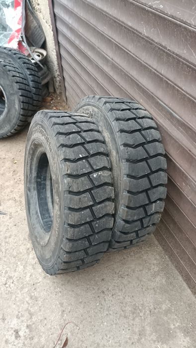 Шина цельнолитая к вилочным погрузчикам 7.00-12