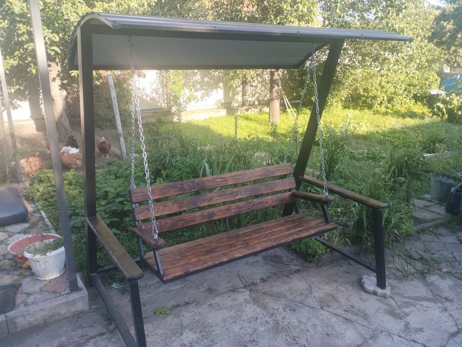 Гойдалка садова з дахом на ланцюгах