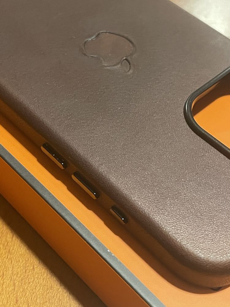 15 Pro Max - Capa artesanal em Pele com MagSafe