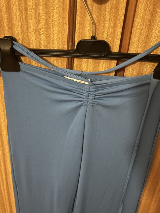 Calças á boca de sino com elásticos para apertar na barriga,Bershka,M