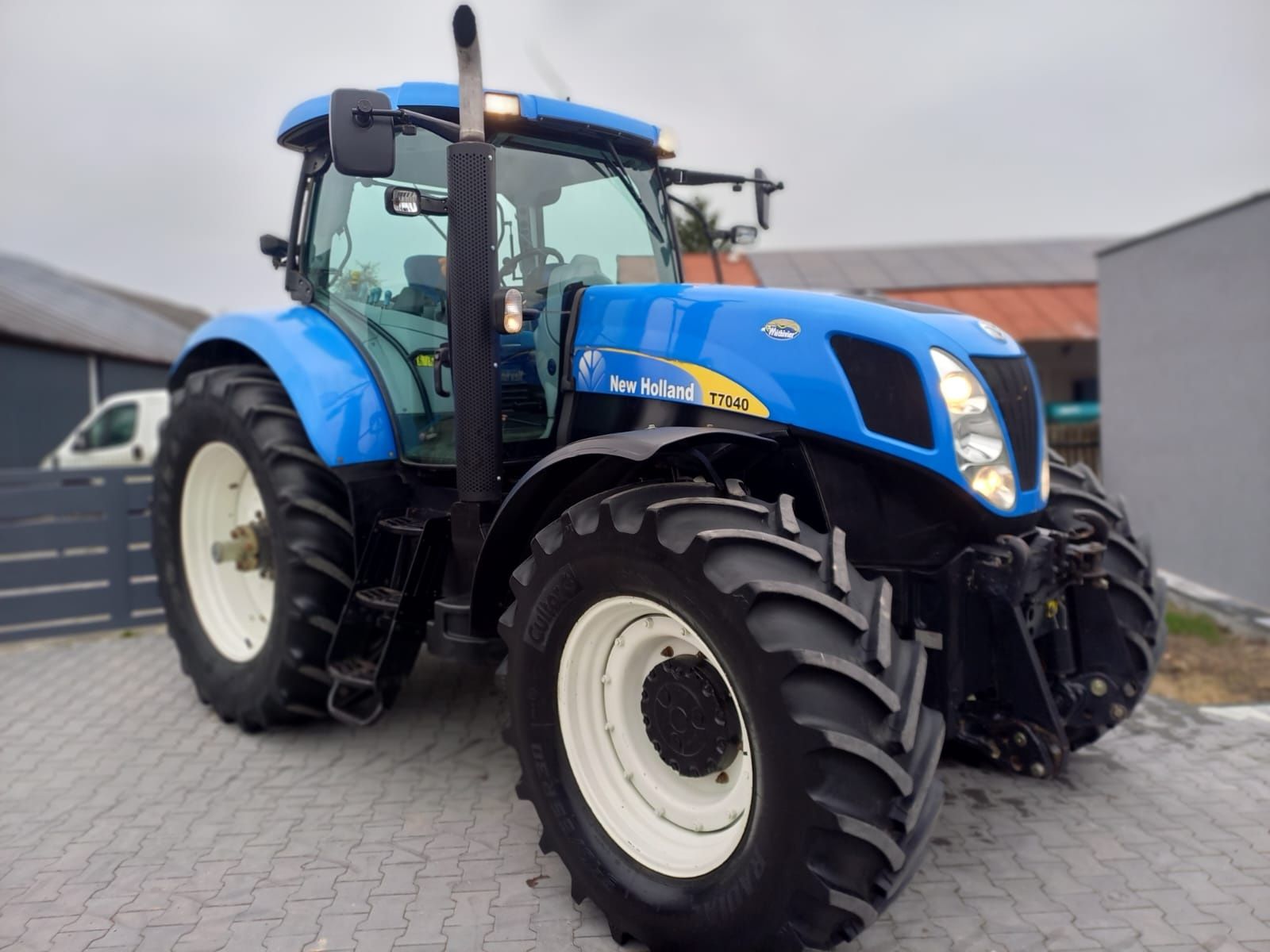 New holland  T7040