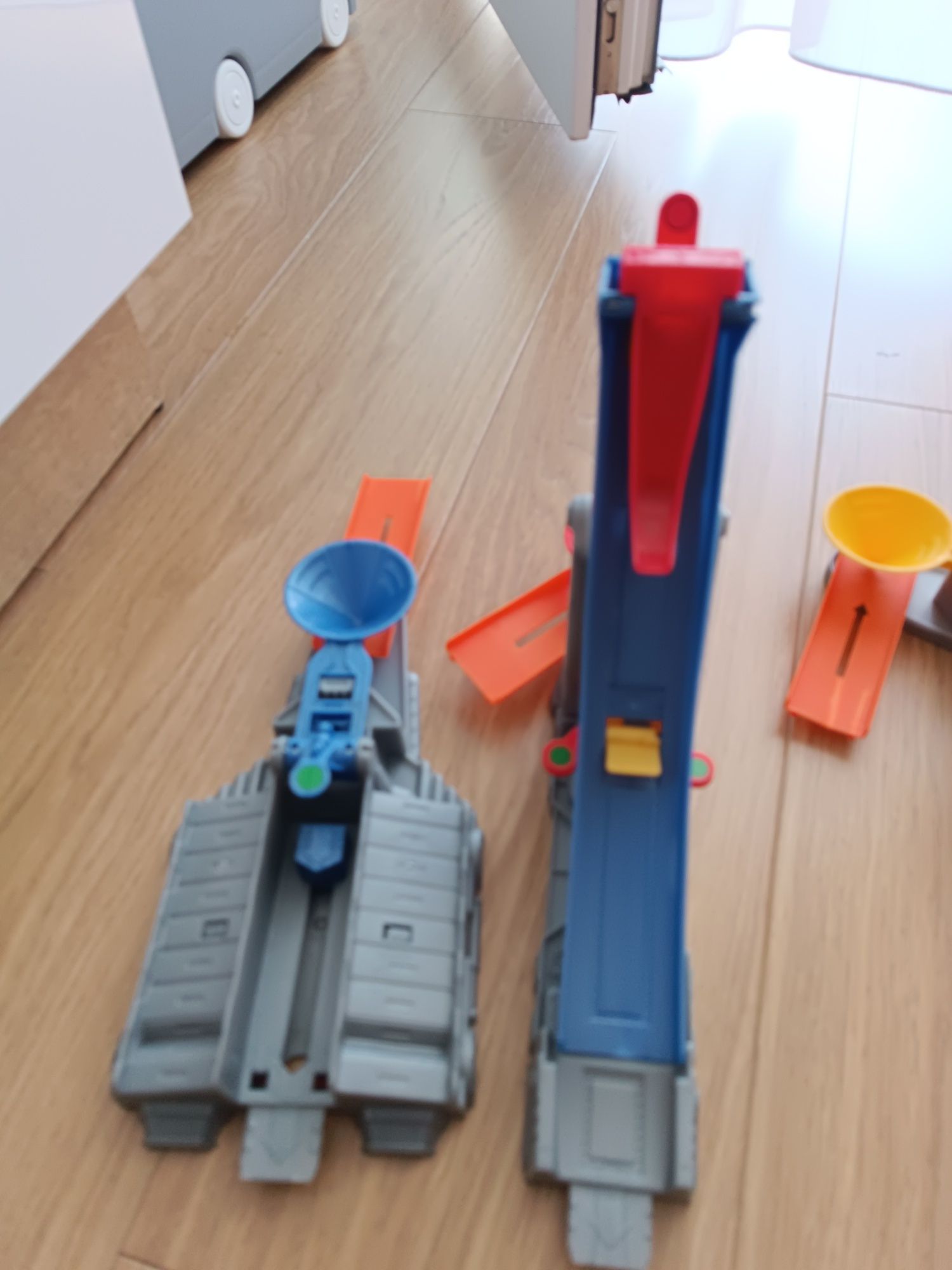 Tor hot wheels  zestaw kilku elementów